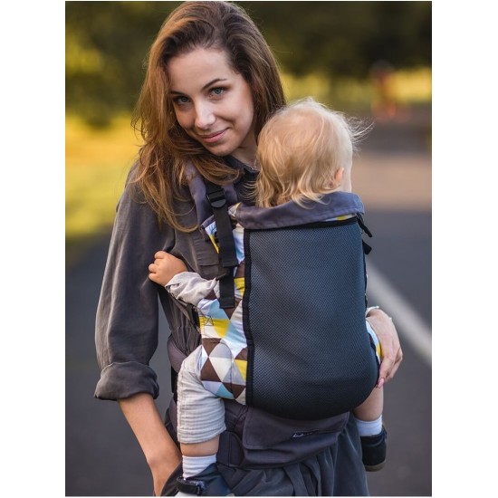 Ергономична раница Kinder Hop Grow Air - Yellow Triangles Ергономична раница Kinder Hop Grow Air - Yellow Triangles