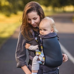 Ергономична раница Kinder Hop Grow Air - Yellow Triangles Ергономична раница Kinder Hop Grow Air - Yellow Triangles